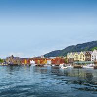 Mein Schiff Nordland Norwegen mit Olden